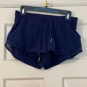 Lululemon Hotty Hot 2.5” Low Rise Shorts